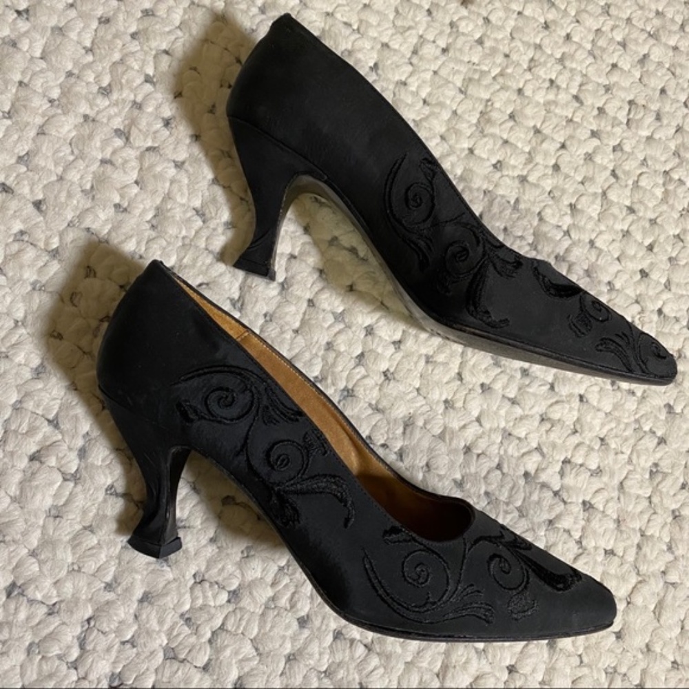 KENNETH COLE Black Embroidered Kitten Heels 6.5 1/2 - Picture 4 of 8